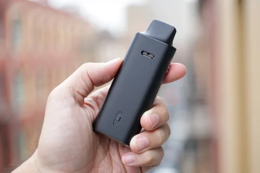 black refillable pod vape device