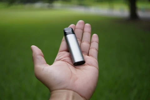 refillable pod vape device